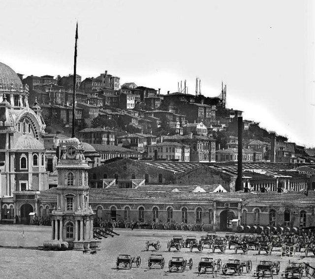 Tophane Cihangir Camii son hali ile inşaa halinde