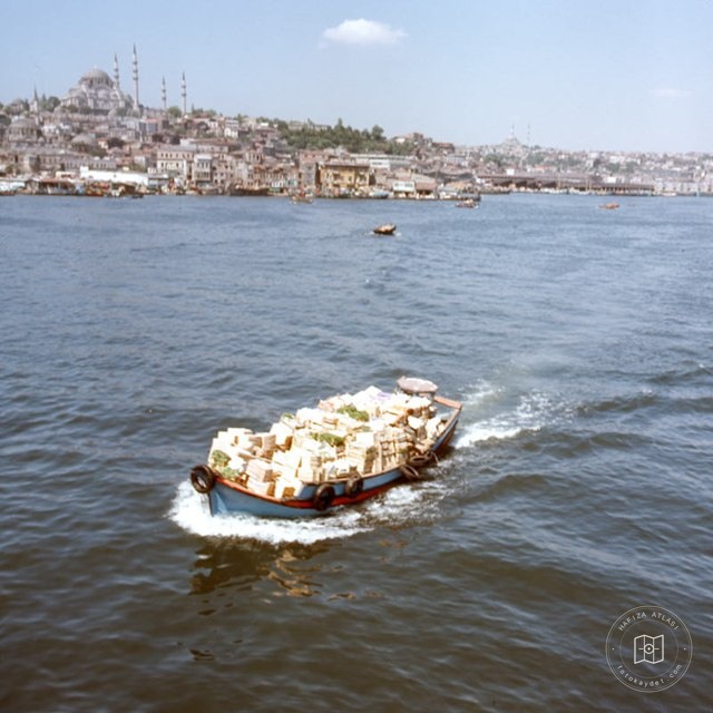 Galata Köprüsü Üzerinden Manzaralar Charles Samz Fotoğrafı · 1971