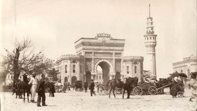 Beyazıt Meydanı ve Seraskerat