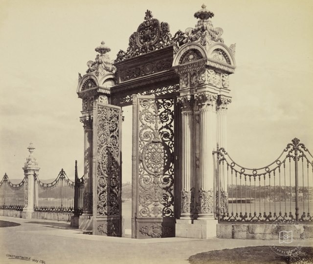 Dolmabahçe Sarayı Deniz Kıyısı Kapısı Francis Bedford · 23 Mayıs 1862
