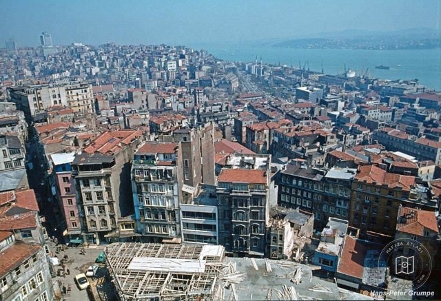 Galata Kulesi'nden 6 fotoğraflık bir seri, 1978 Fotoğrafçı: Hans Peter Grumpe