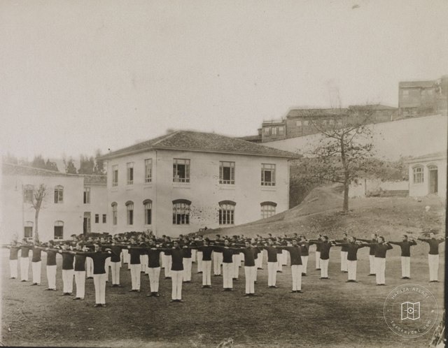1910 Trainings of Students in the Wall