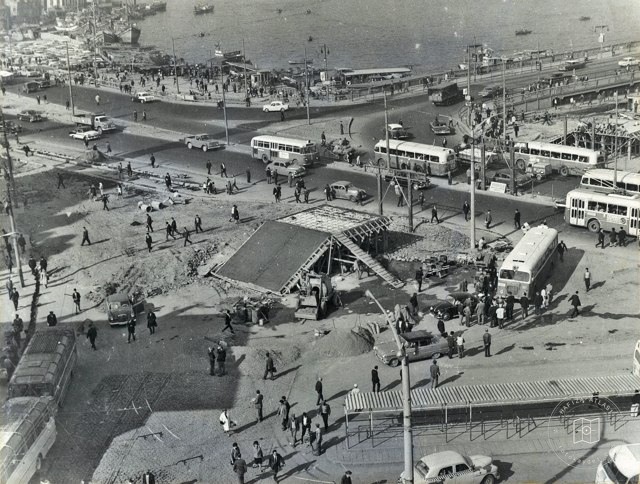 Eminönü Yaya Üst Geçidi İnşa Ediliyor · 1957
