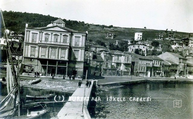 Burgazada İskele Caddesi