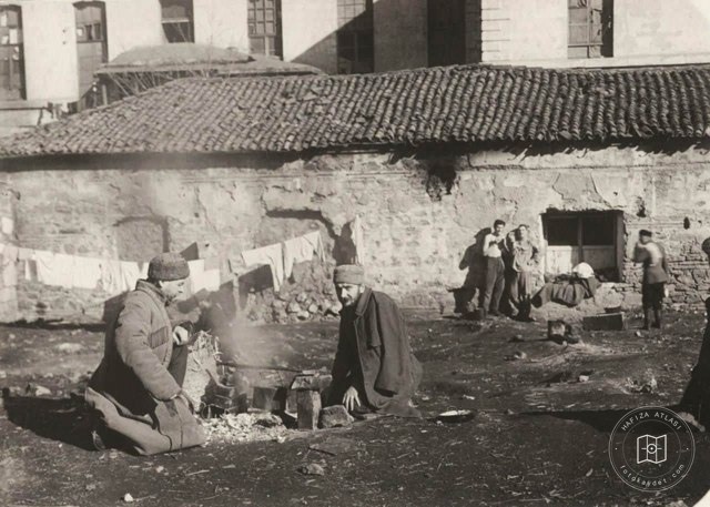 Dolmabahçe Saray Tiyatrosu’nda Rus göçmenler · 1920–1923