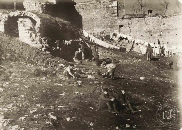 Dolmabahçe Saray Tiyatrosu’nda Rus göçmenler · 1920–1923