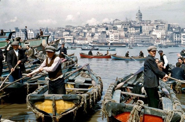Haliç’te Kayıkçılar · 1956
