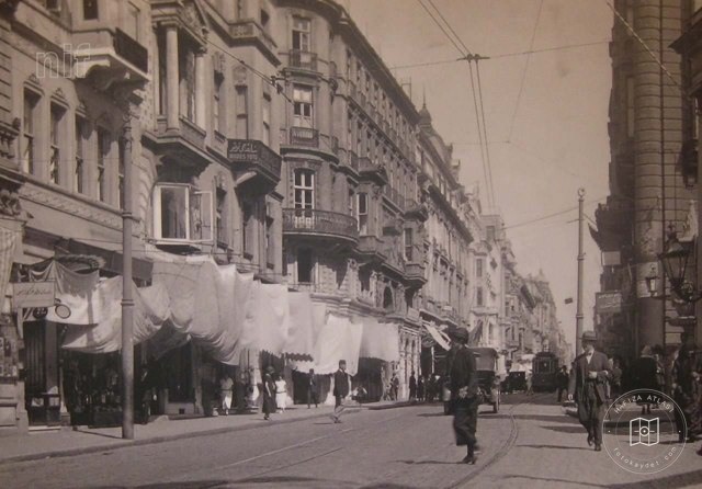 İstiklal Caddesi · 1920’li yıllar