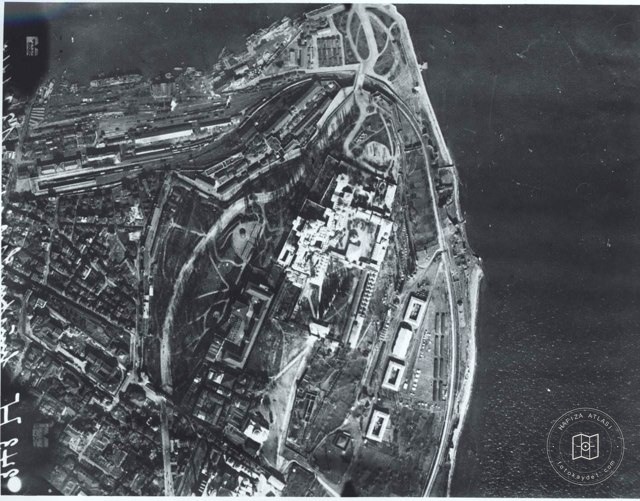 Air Photo: Topkapı Sarayı perimeter and Sarayburnu · 1918 year