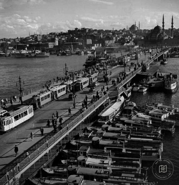 Galata Köprüsü'nde Tramvaylar