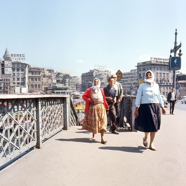 Galata Köprüsü Üzerinden Manzaralar Charles Samz Fotoğrafı · 1971