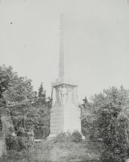 The Monument of the Crimean War in Haydarpaşa British Cemetery · 1900