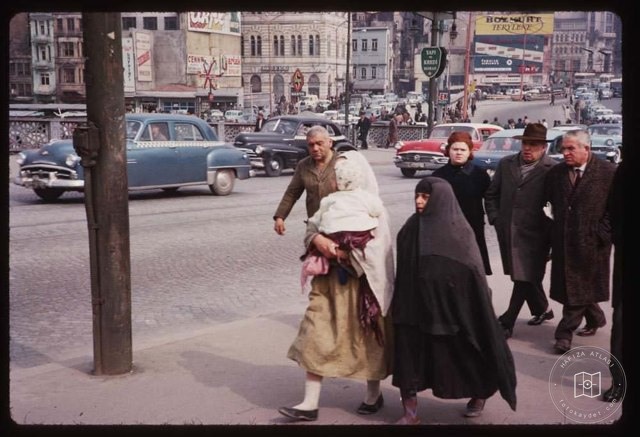 Galata Köprüsü Üstünden İnsanlar · 7 Nisan 1965