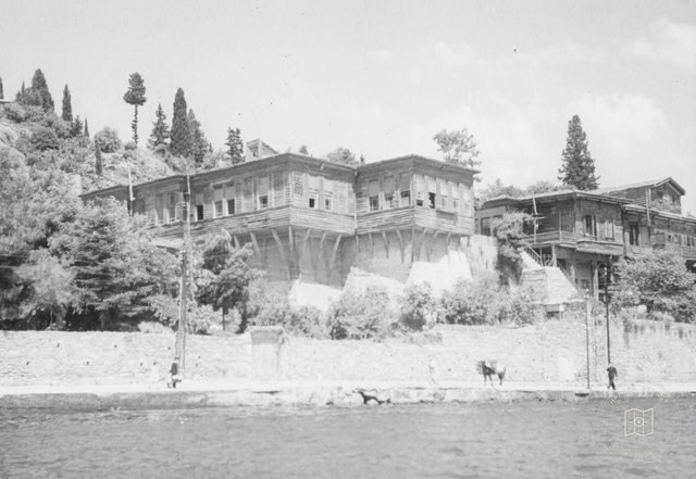 Yılanlı Yalı, Kayalar, 1938