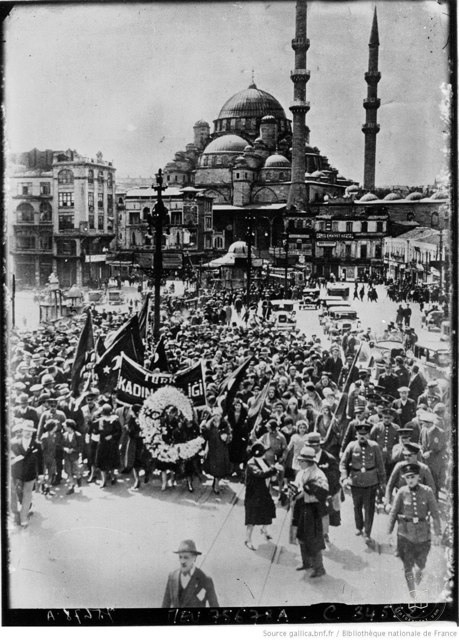 Seçim sonrası kadınların toplantısı · 1930 Agence de presse Meurisse fotoğrafı