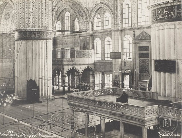 sultan ahmet Mosque Müezzin Mahfiili · Sébah and Joaillier Photo