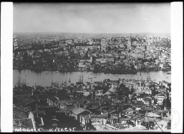 Galata Genel Görünüm · 1915 , département Estampes et photographie, EI-13 (428)