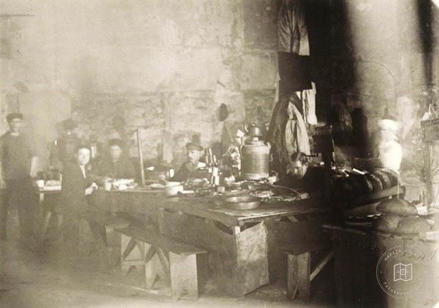 Dolmabahçe Saray Tiyatrosu’nda Rus göçmenler · 1920–1923