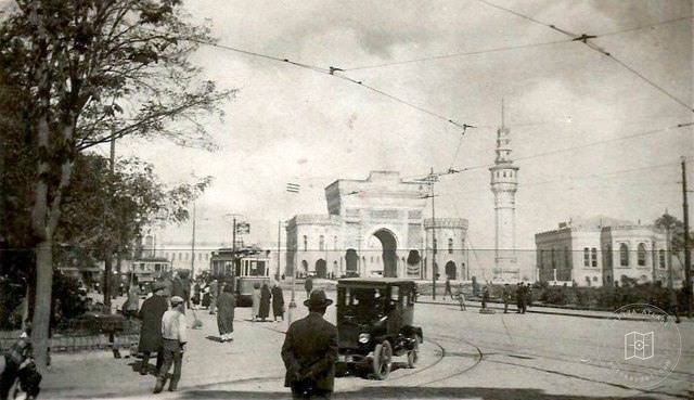 1930 civarlarında Beyazıt Meydanı