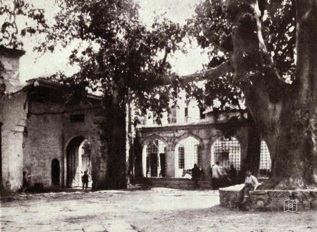 Hekimoğlu Ali Paşa Camii Avlusu