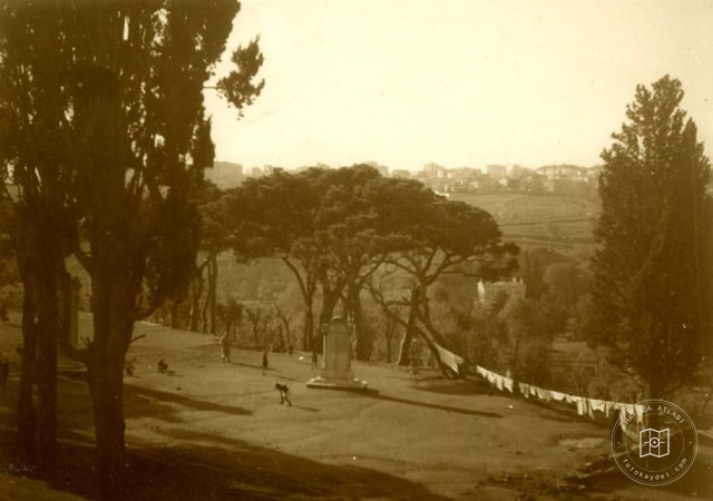Ihlamur'daki Nişan Taşları, 1943 © Fonds Henri Prost