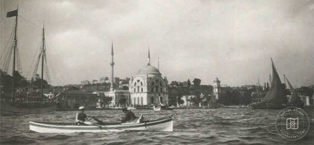 Denizden Dolmabahçe