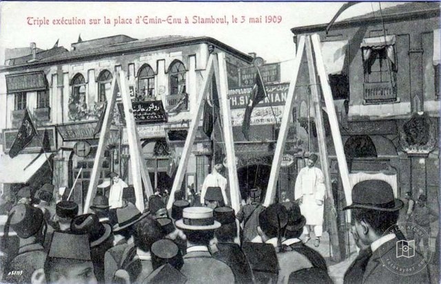 Idam Tables in Eminönü · May 3, 1903