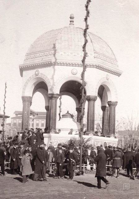 Alman Çeşmesi’nin açılış töreni · 1901