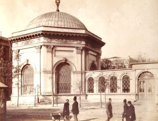 Divanyolu Sultan Mahmut Türbesi