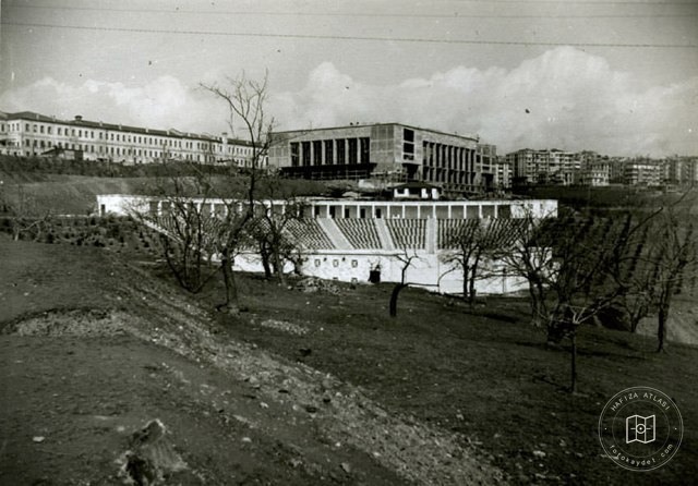 Harbiye Açık Hava Tiyatrosu 5 Mart 1949 © Fonds Henri Prost