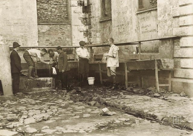 Dolmabahçe Saray Tiyatrosu’nda Rus göçmenler · 1920–1923