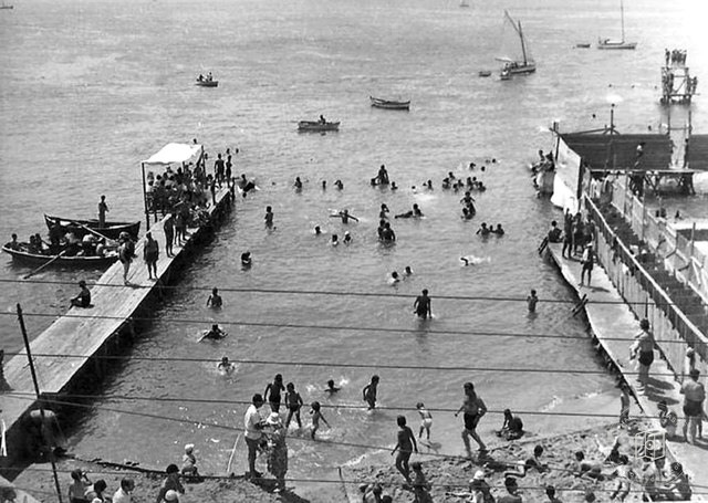 Bostancı Yumurcak Beach · 1970 Cubicle