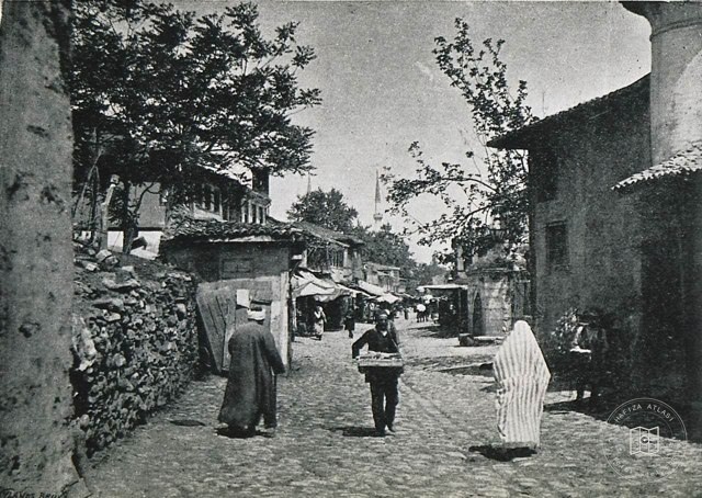 Üsküdar Gündoğumu Caddesi, Yeniçeşme Camii ve Çeşmesi