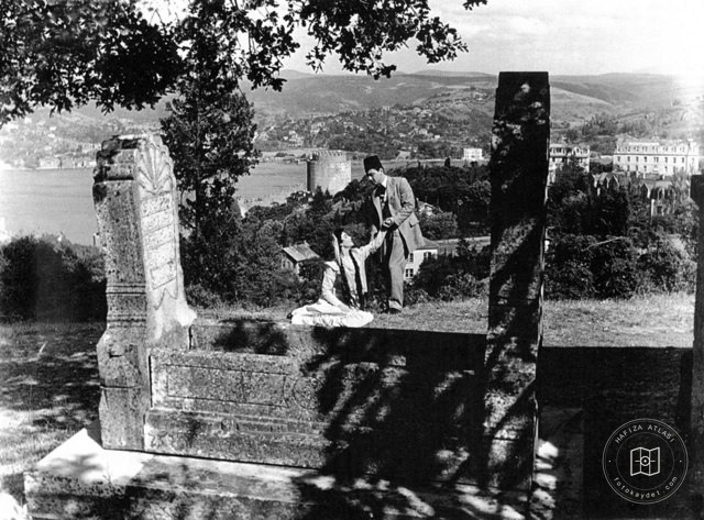 Rumelihisarı Şehitlik Dergahı · 1956 tarihli “Beş Hasta Var” filminden bir sahne