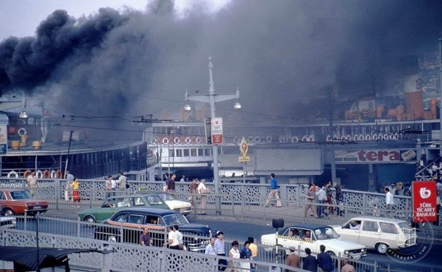 Galata Köprüsü'nde Vapur Dumanları · 1982