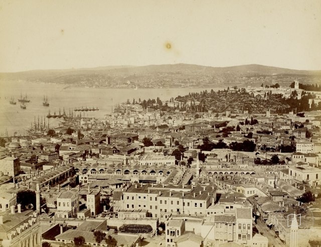 Beyazıt Kulesi'nden Topkapı Sarayı Yönü · Basile Kargopoulo Fotoğrafı