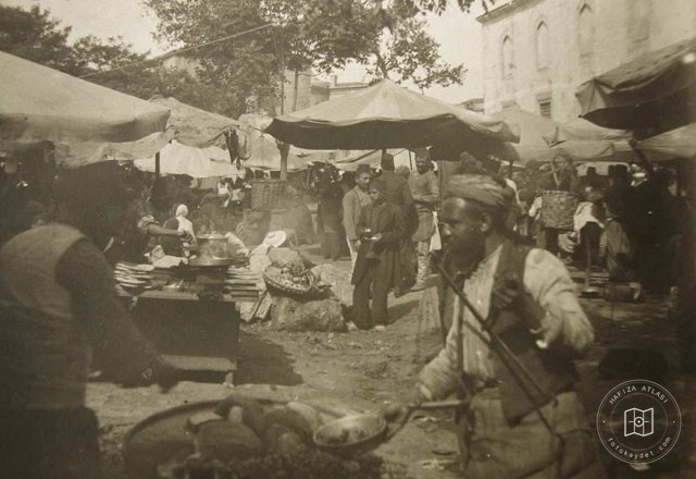 Yeni Cami civarında pazar