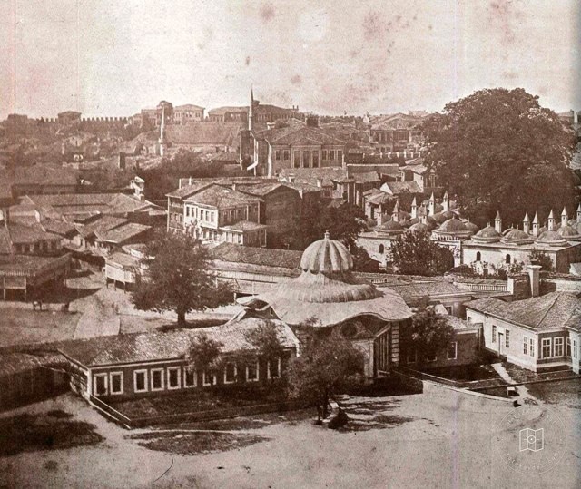 Beyazıt Eski Seraskerat Kapısının hem karşıdan hem de kuleden çekilmiş fotoğrafları