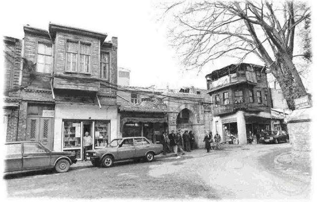 Ortada Semiz Ali Paşa Çeşmesi · Eyüp Akarçeşme