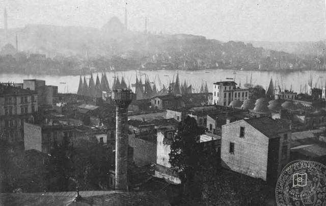 Perşembe Pazarı ve Haliç Görünen minare daha sonra yıktırılacak olan Yeni Cami'ye ait