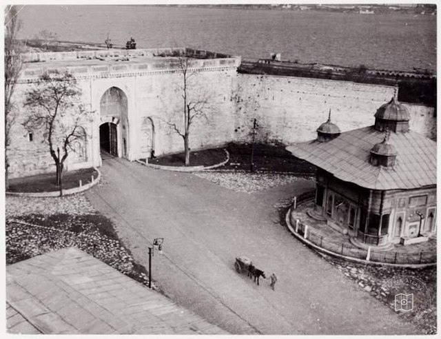 Ayasofya On Topkapı Sarayı Input · 1946 Photographer: Robert Capa