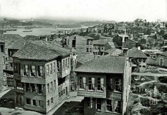 Edirnekapı Surlardan · 1900 civarı A landscape over the Istanbul walls, from Edirnekapi, near Tekfur Palace