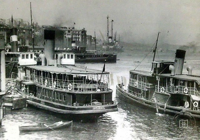 Karaköy'de Vapurlar