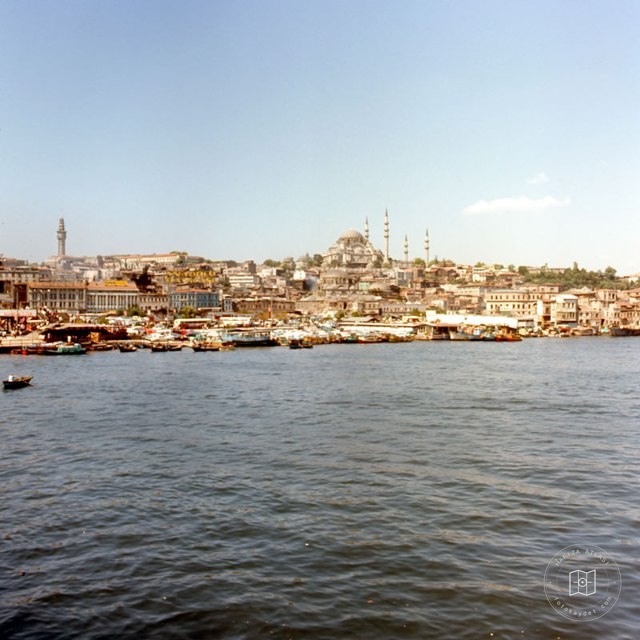 Galata Köprüsü Üzerinden Manzaralar Charles Samz Fotoğrafı · 1971
