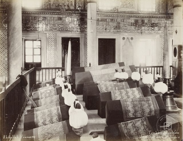 Sandukalar in Ayasofya Spectaculars · Abdullah Fréres Photo