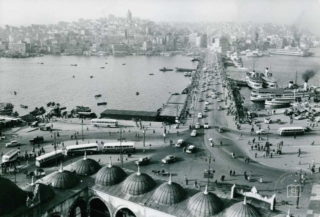 Yeni Cami Minaresi’nden Eminönü ve Galata Köprüsü