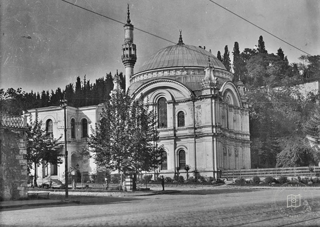 7108 - Small Mecidiye Mosque, Çırağan · 1952