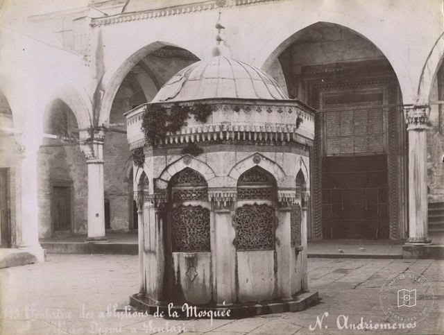 Yeni Valide Camii Şadırvanı Nikolai Andreomenos Fotoğrafı