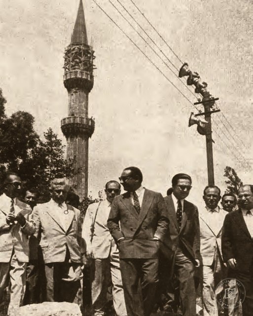 Adnan Menderes İstanbul'da imar çalışmalarını incelerken