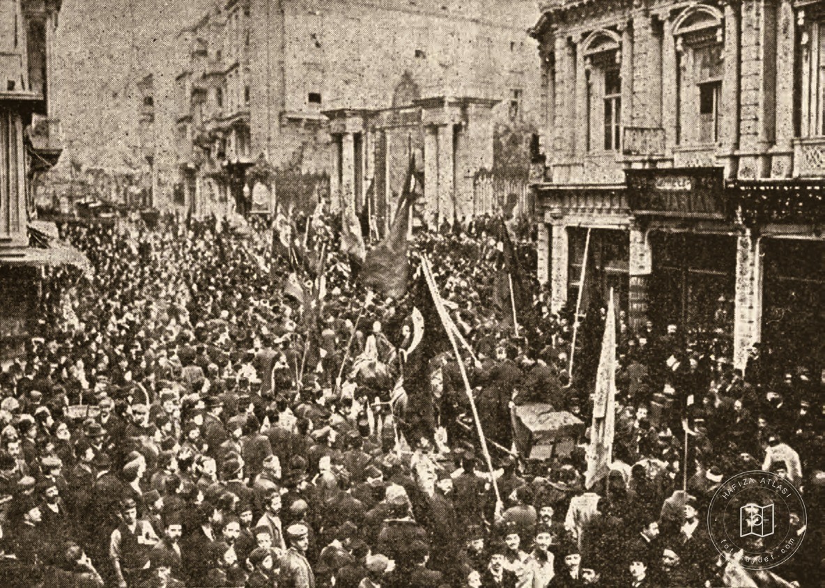Beyoğlu ballot boxes being carried along Cadde-i Kebir